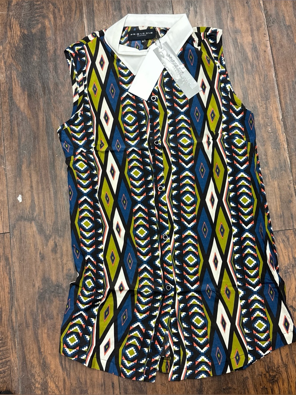 Friends One New York button up blouse size Medium<<<400>>>>